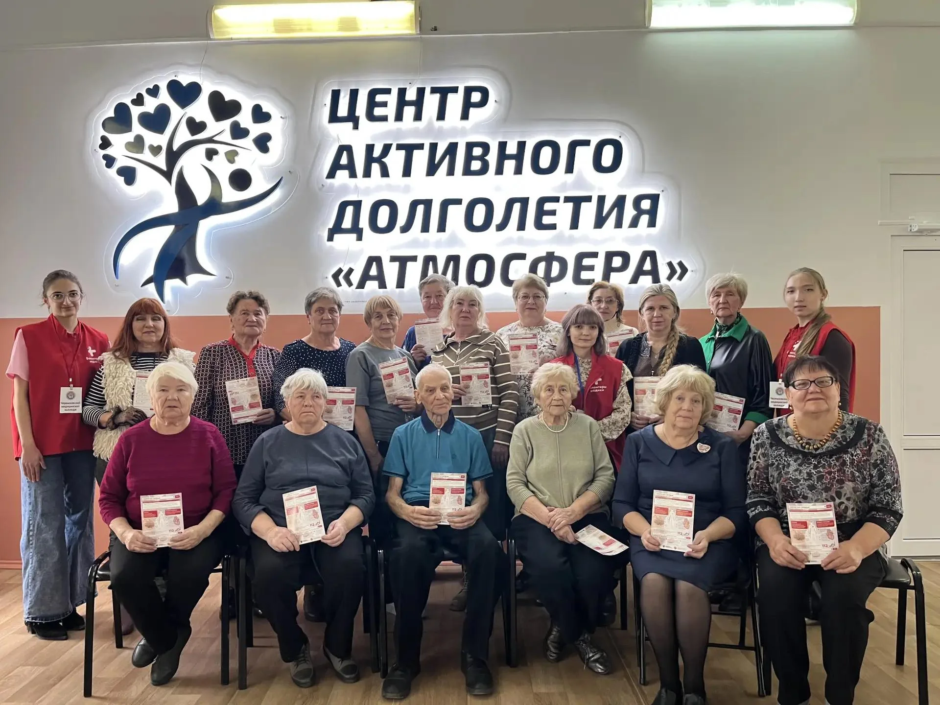 Тепло сердец и гармония души: квартирник в Центре активного долголетия «Атмосфера»